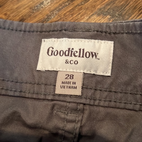 Gray cargo shorts - Picture 2 of 4